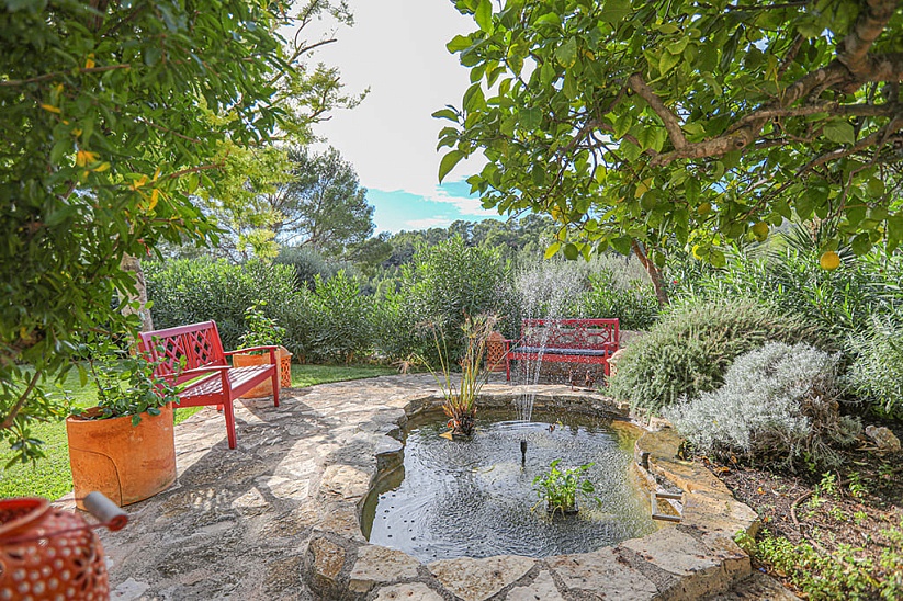 Luxuriöses Anwesen mit Garten und Schwimmbädern in Andratx