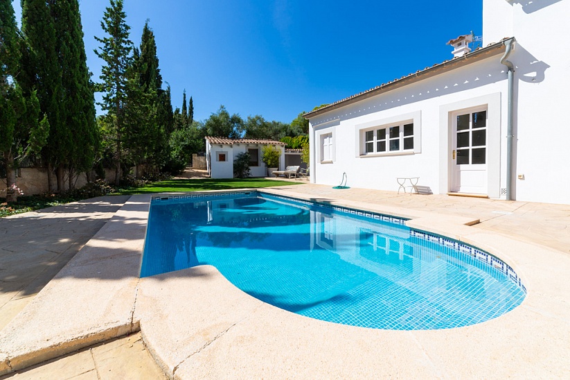 Luxus-Designer-Villa mit Pool und Gästehaus in Palmanova