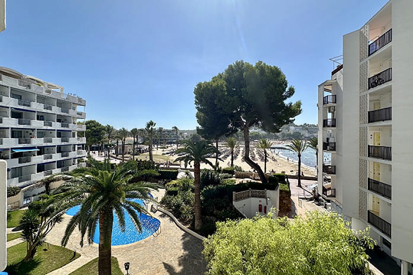 Apartment mit direktem Zugang zum Hauptstrand in Santa Ponsa