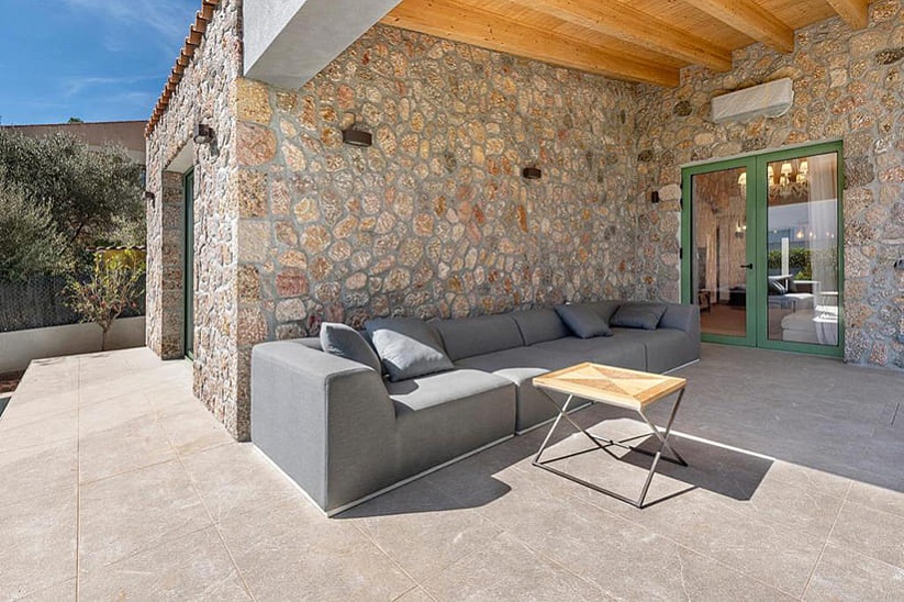 Elegante moderne Villa mit Garten und Pool in El Toro