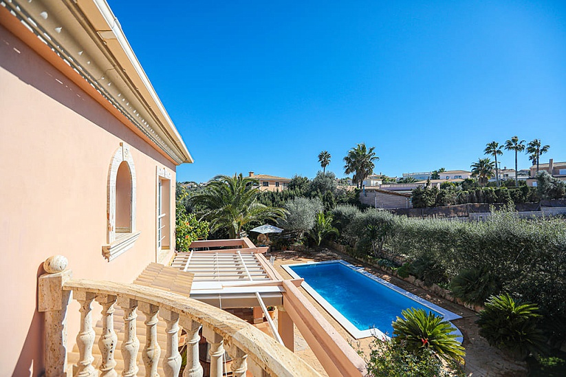 Charmante Villa mit 4 Schlafzimmern in ruhiger Lage direkt am Meer in Sa Torre