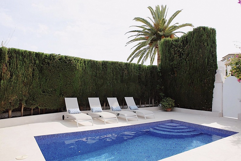 Schöne Doppelhaushälfte mit Garten und Pool in Sol de Mallorca.