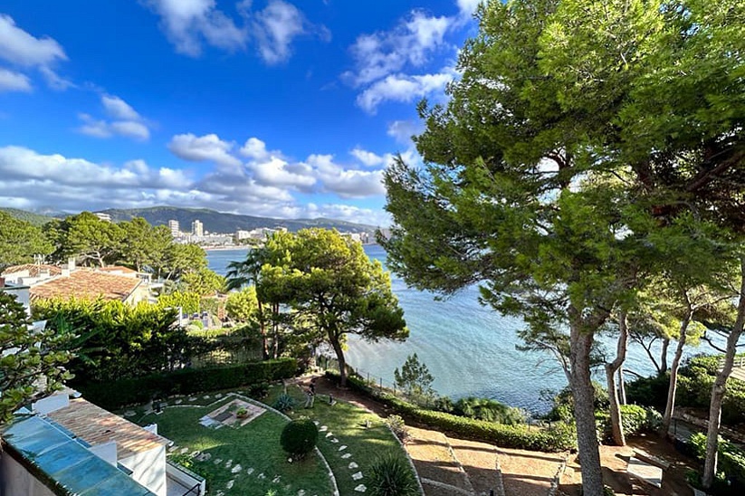 Ausgezeichnete Maisonette mit Panoramablick auf das Meer in Cala Vines