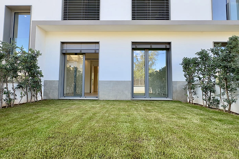 Neue Wohnung in einer modernen Residenz mit Pool in Cala Mayor