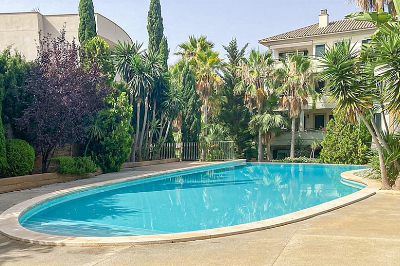 Helle, moderne Wohnung in einer prestigeträchtigen Anlage mit Garten und Swimmingpool in San Agusti