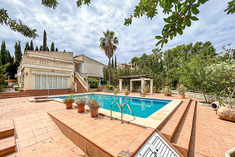 Familienvilla mit Garten und Pool in Santa Ponsa