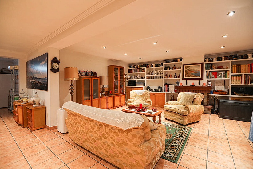 Luxuriöse Villa mit 4 Schlafzimmern und seitlichem Meerblick in Puig de Ros