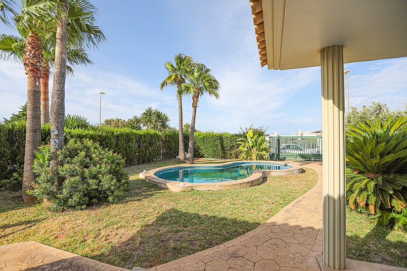 Helle Villa mit Pool und Garten in ruhiger Lage in Sa Torre