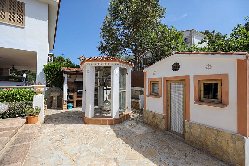 Wunderschöne Villa mit Garten und Swimmingpool in exklusiver Lage in Nova Santa Ponsa