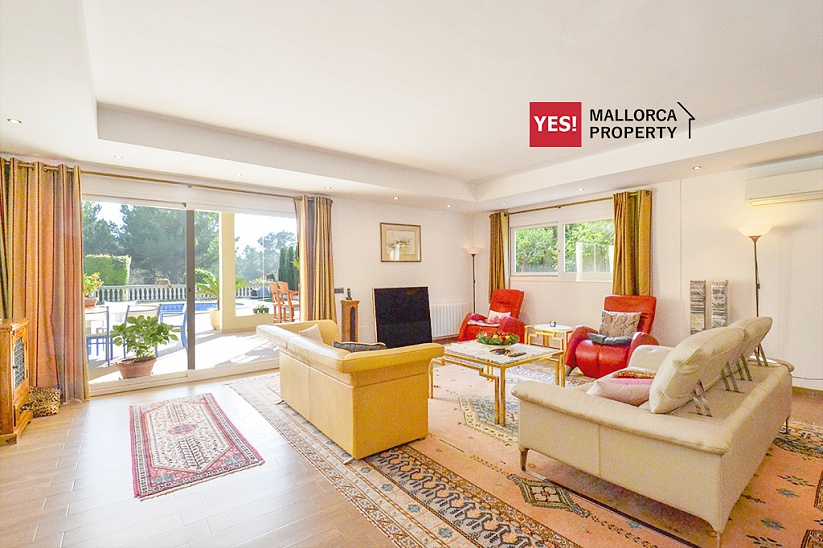 Villa zum Verkauf in Santa Ponsa (Mallorca). Großer Garten und Pool. Wohnfläche 388 qm