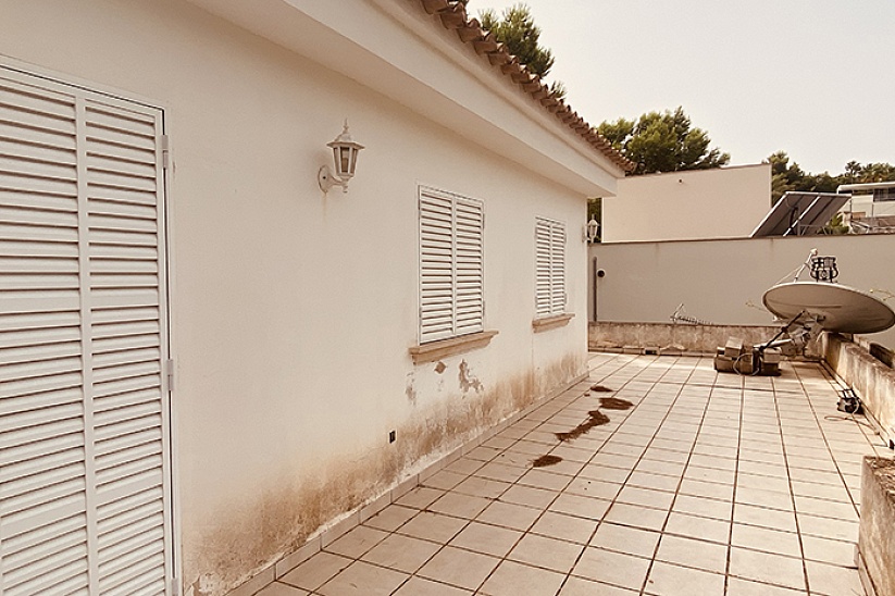 Geräumiges Haus zur Renovierung in prestigeträchtiger Lage in Santa Ponsa