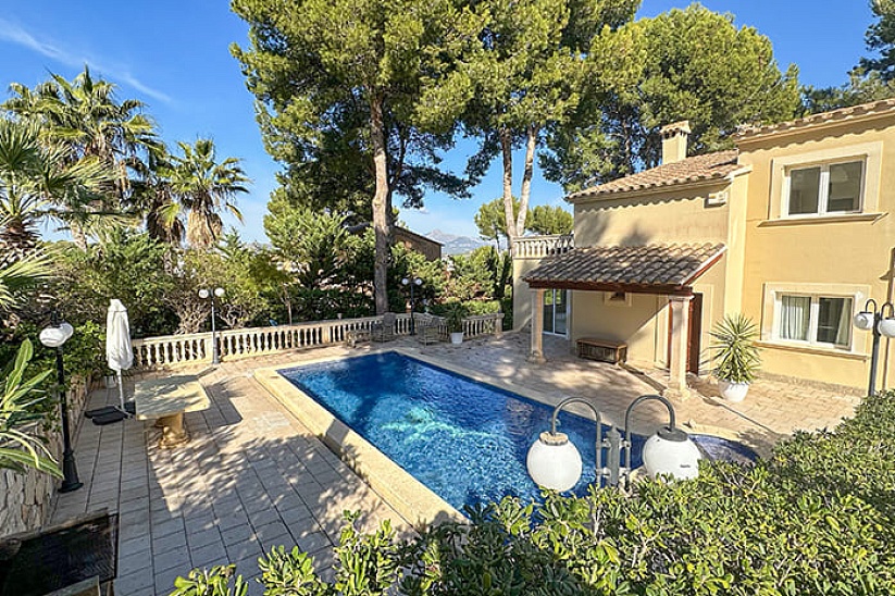 Wunderschöne Villa mit großem Investitionspotenzial in Santa Ponsa