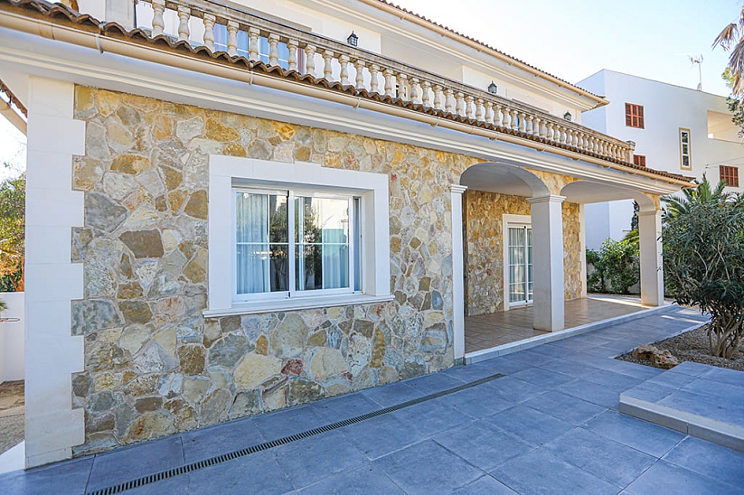 Schöne Familienvilla in prestigeträchtiger Lage in Santa Ponsa