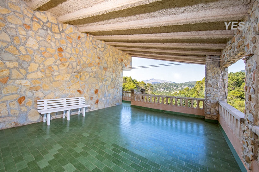 Schöne Villa mit Panoramablick auf die Berge in Escorca