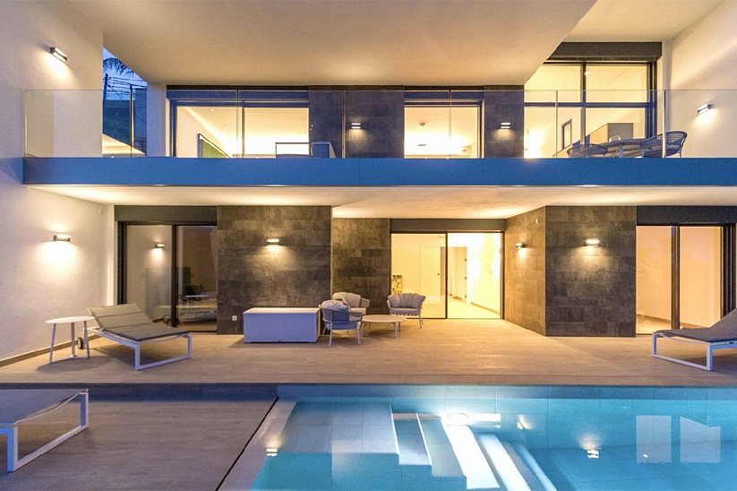 Luxuriöse neue Villa im zeitgenössischen Stil in Etablements
