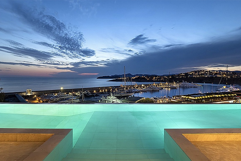Exklusive Luxusvilla mit fantastischem Blick auf Port Adriano