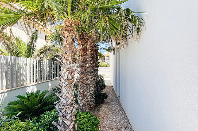 Neue Villa mit einzigartigem Blick auf Port Adriano