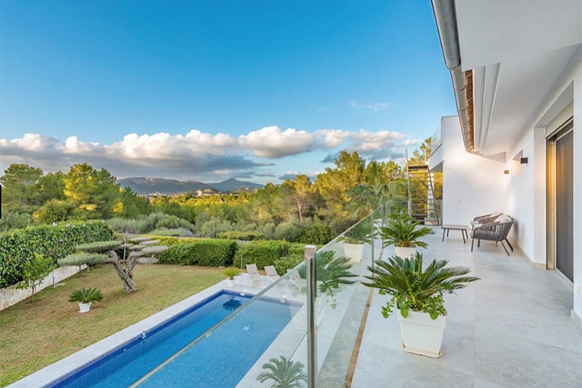 Moderne, stilvolle Villa mit Meerblick in Nova Santa Ponsa