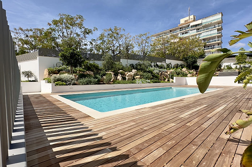 Neue Wohnung in einer modernen Residenz mit Pool in Cala Mayor