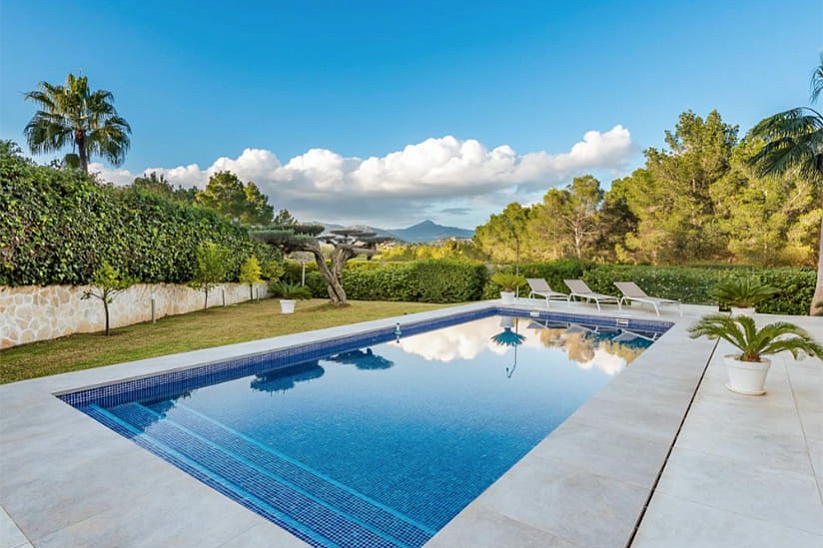 Moderne, stilvolle Villa mit Meerblick in Nova Santa Ponsa