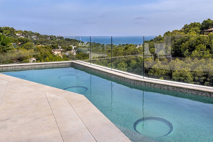 Fantastische neue moderne Villa mit Meerblick in Costa den Blanes