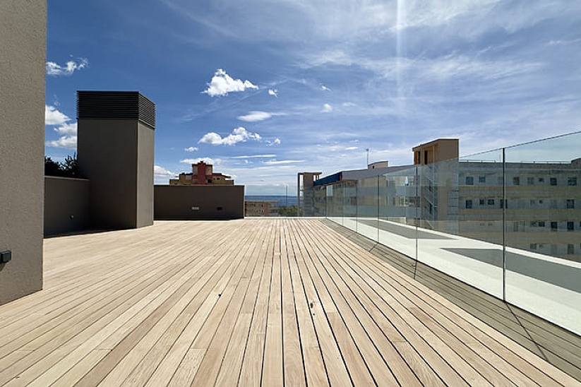 Neues Penthouse in einer modernen Residenz mit Swimmingpool in Cala Mayor