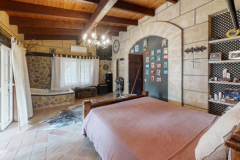 Villa mit 4 Schlafzimmern und Garten in Cala Vinyes