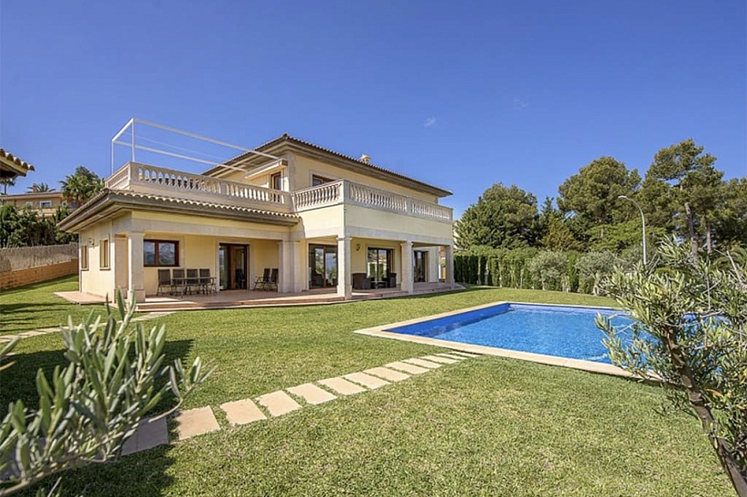 Schöne Villa mit Garten und Pool in Nova Santa Ponsa