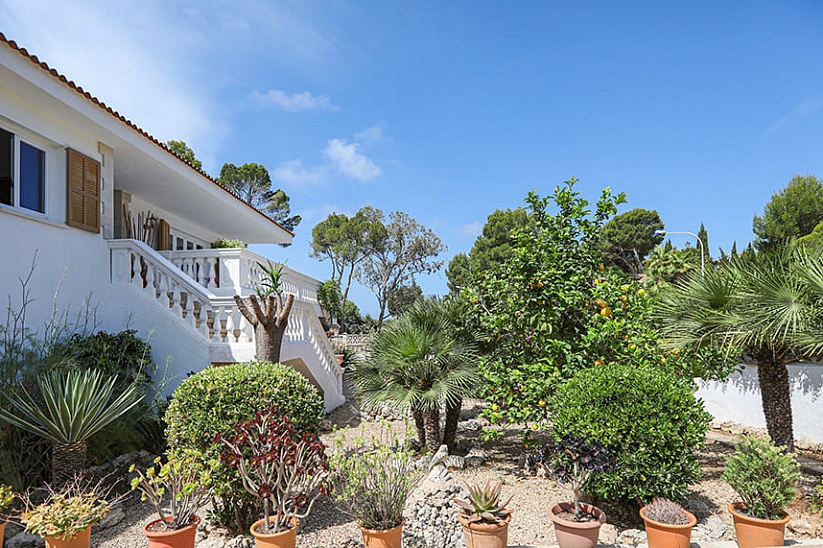 Wunderschöne Villa mit Garten und Swimmingpool in exklusiver Lage in Nova Santa Ponsa
