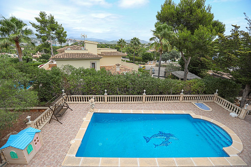 Schöne Villa mit Garten und Pool in prestigeträchtiger Lage in Santa Ponsa