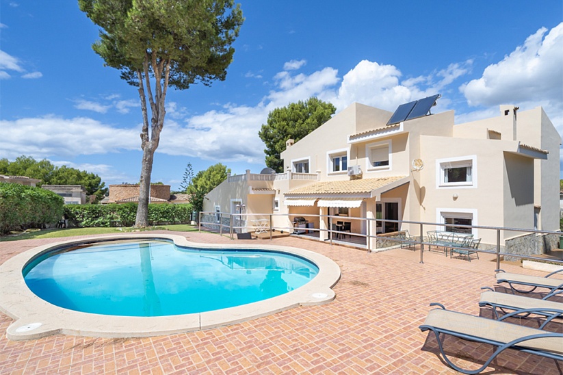 Schöne mediterrane Villa mit Pool und Garten in Santa Ponsa