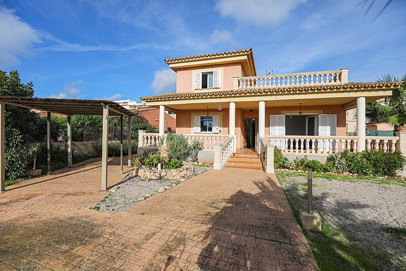 Geräumiges Einfamilienhaus mit Garten in Badia Gran