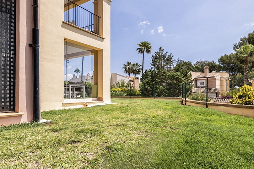 Schöne Wohnung mit Garten in einer Luxusresidenz in Nova Santa Ponsa