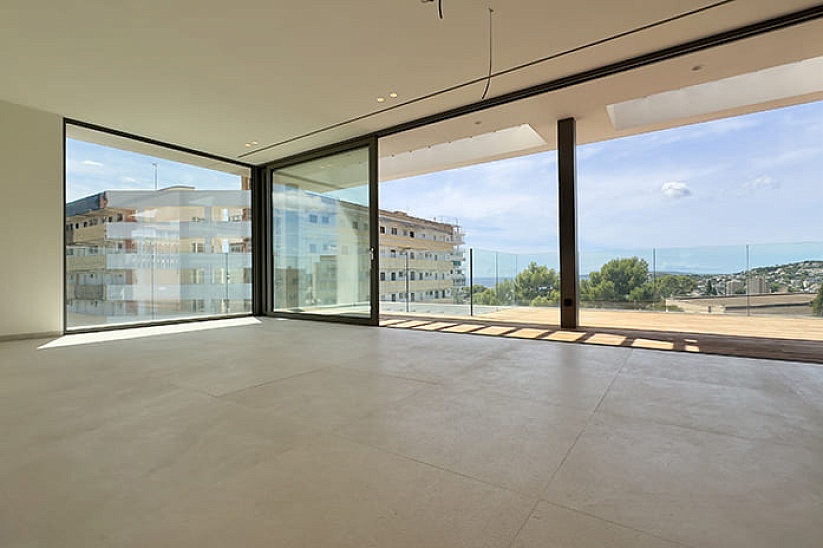 Neues Penthouse in einer modernen Residenz mit Swimmingpool in Cala Mayor