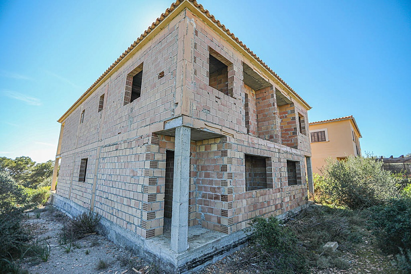 Unvollendete Villa mit Meerblick in Cala Pi
