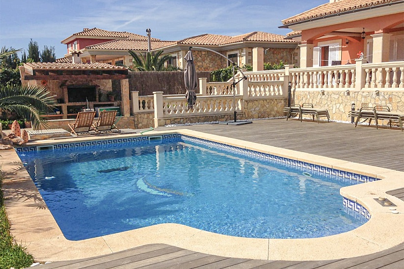 Schöne Villa mit Garten und Pool in Marratxi