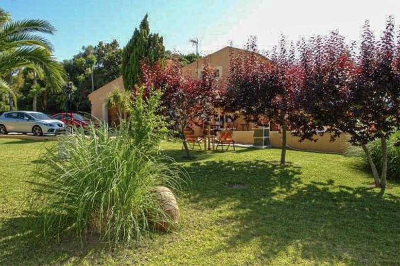 Villa mit Garten und Pool in guter Lage in Alcudia