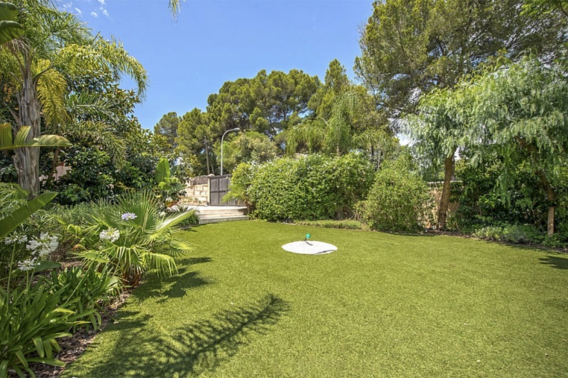 Schöne Villa mit Garten und Pool in Cala Vines, Torrenova