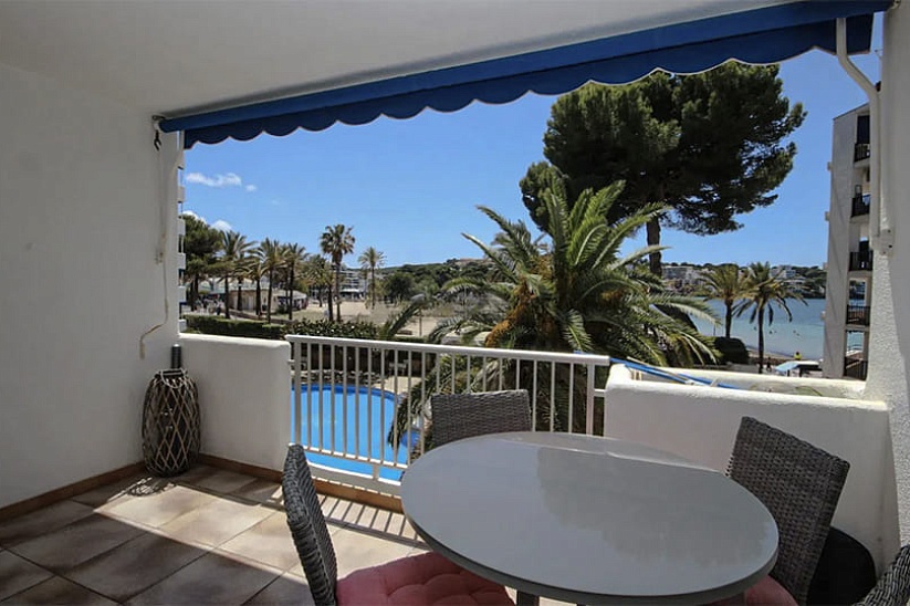 Apartment in erster Meereslinie in Santa Ponsa mit direktem Strandzugang