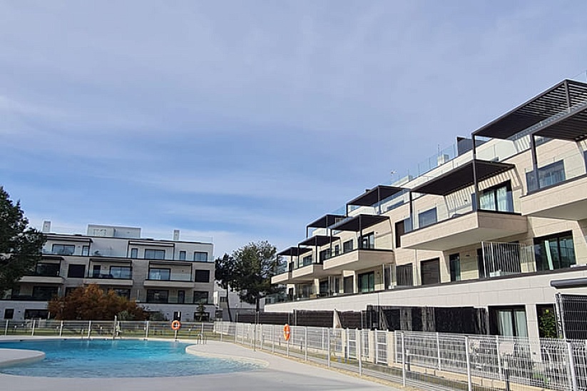 Neue Wohnung in einer prestigeträchtigen Residenz mit Garten und Swimmingpool nahe dem Zentrum von Santa Ponsa