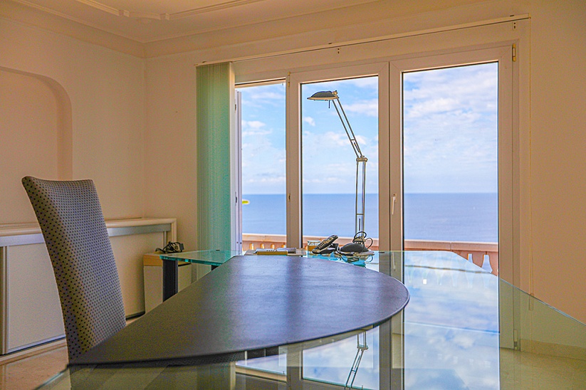 Seriöse Villa mit Panoramablick auf das Meer in prestigeträchtiger Lage in El Toro