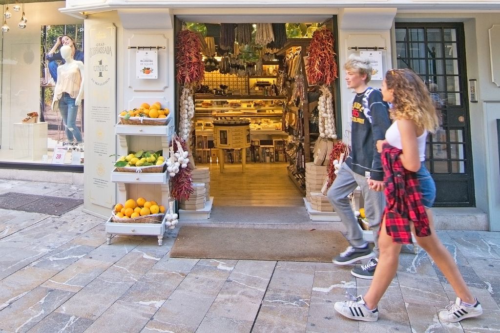 Eingang zum Delikatessengeschäft auf Mallorca
