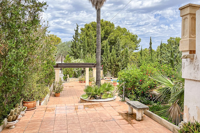 Familienvilla mit Garten und Pool in Santa Ponsa