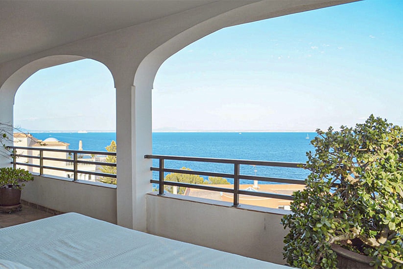 Spektakuläres Penthouse mit 3 Schlafzimmern in Cala Vines mit Panoramablick auf das Meer.