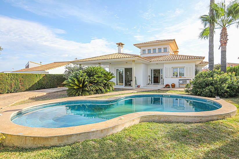 Helle Villa mit Pool und Garten in ruhiger Lage in Sa Torre