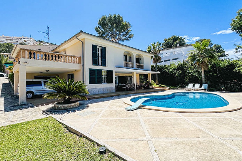 Herrliche Villa mit fantastischem Bergblick in exklusiver Lage in Nova Santa Ponsa